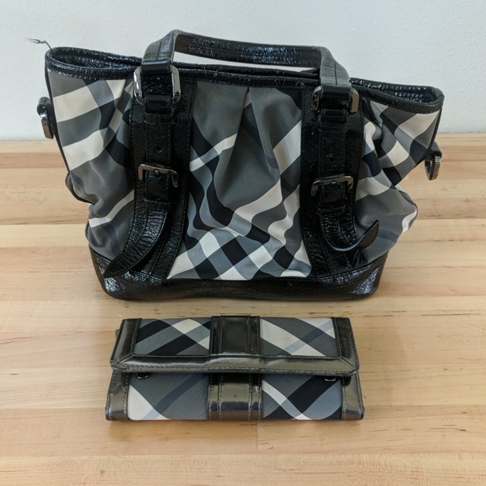 Leather Black and White Burberry Purse and Wallet